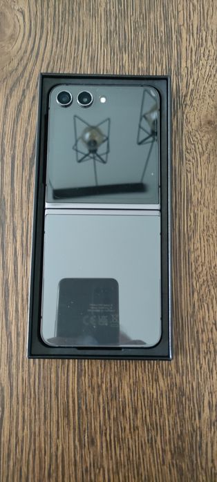 Vand Samsung Galaxy Z Flip 5, Graphite