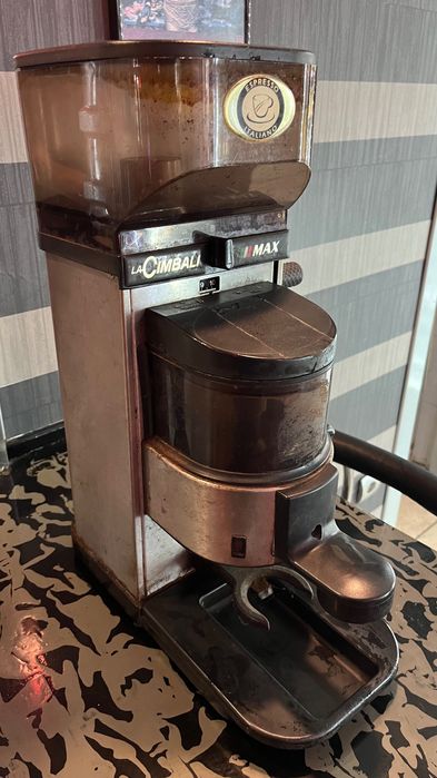 Барово оборудване и обзавеждане