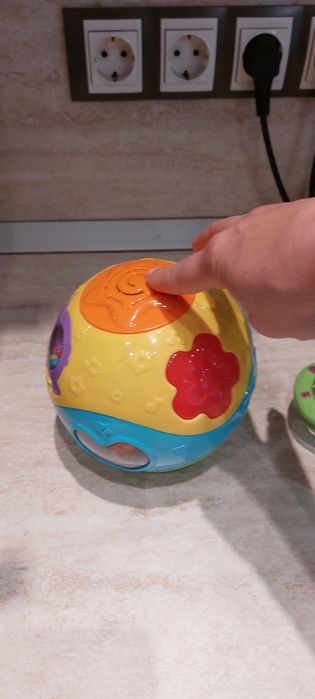 Детски  играчки.Едната е музикална.