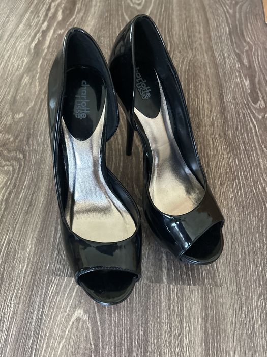 Продам туфли. Черные. Лаковые.