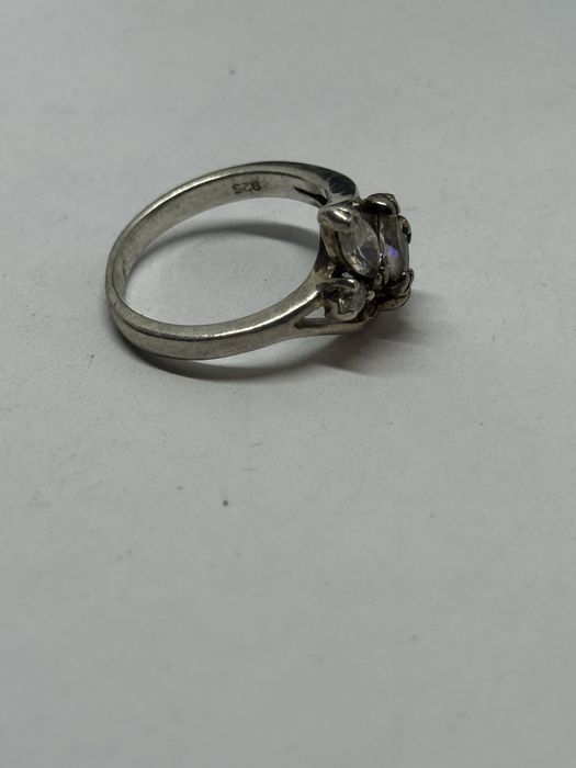 сребърен дамски пръстен 3.28гр 925