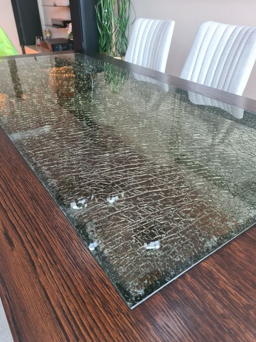 Маса за осем човека