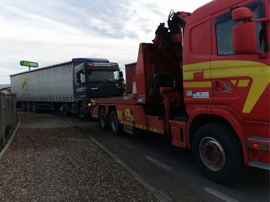 Tractari Camioane Recuperator Camioane Furculita Tractari Utilaje 24