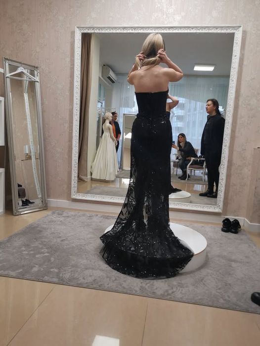 Черна блестяща бална рокля
