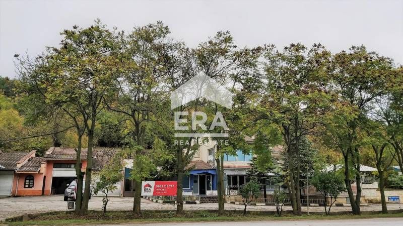 Парцел с крайпътен комплекс с ресторант с лице  на главен път София -