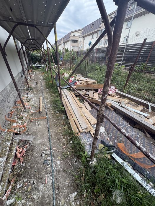 Vand lemn rezultat din constructii