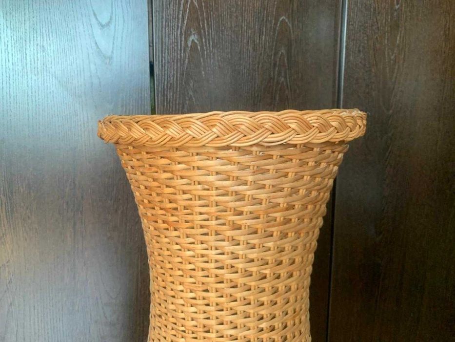 Плетёная ваза напольная