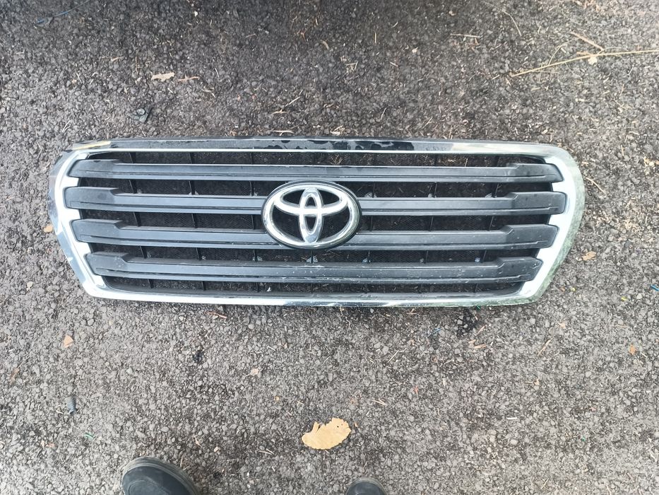 Продам, решетку , капот