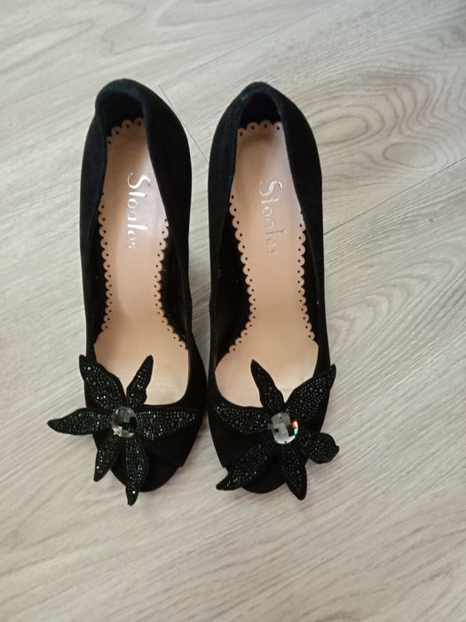 Распродажа! Замшевые туфли с открытым носом  с камнями Swarovski