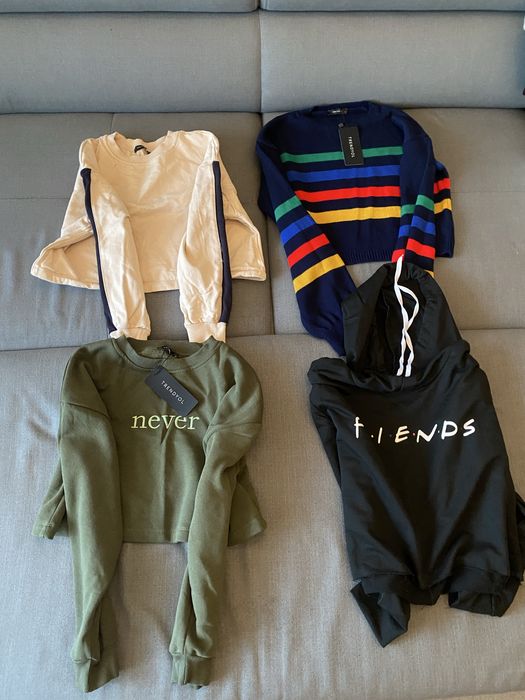 Лот къси суичъри над пъпа