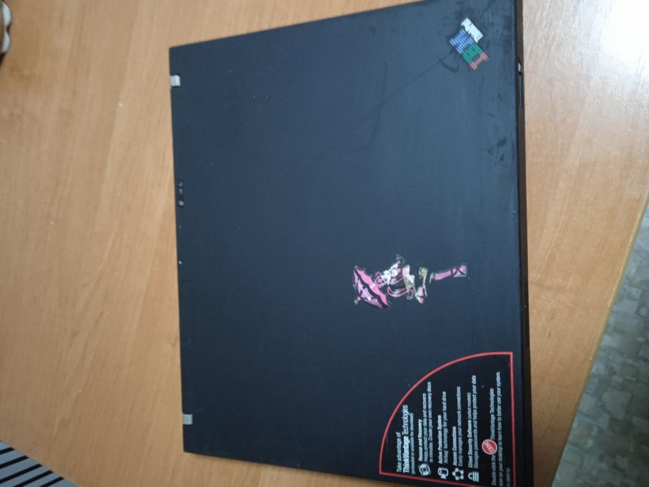 Продам старый ноутбук .