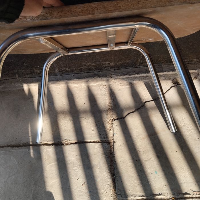 Столик продам . . К за