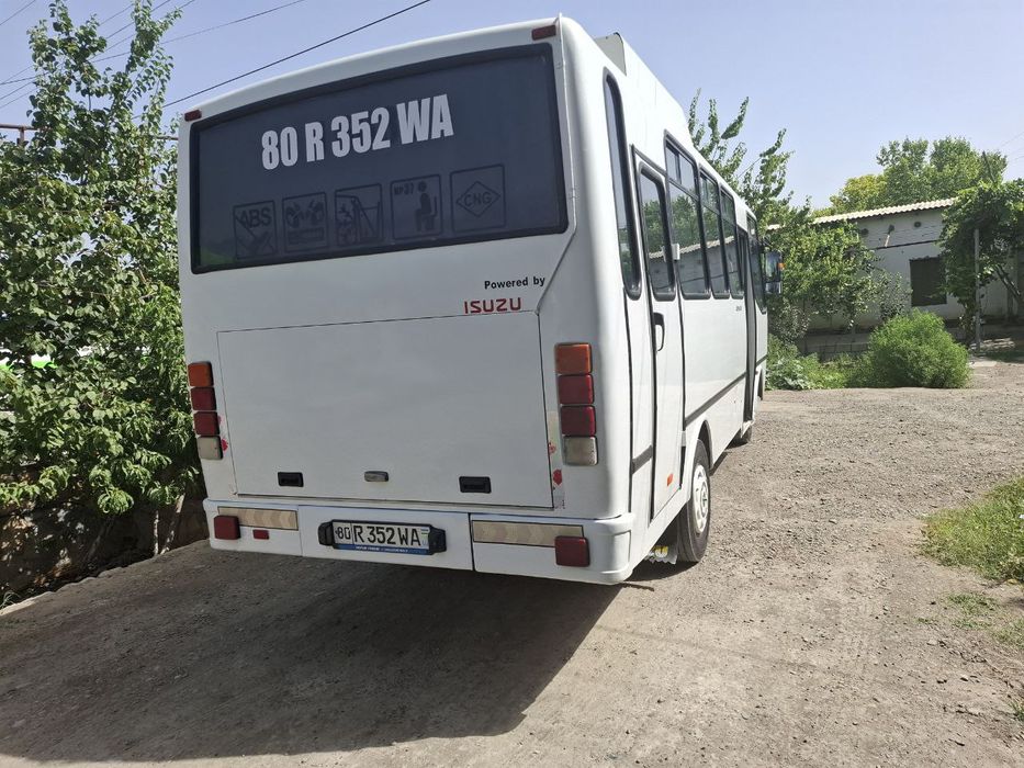 Isuzu avtobus sotiladi