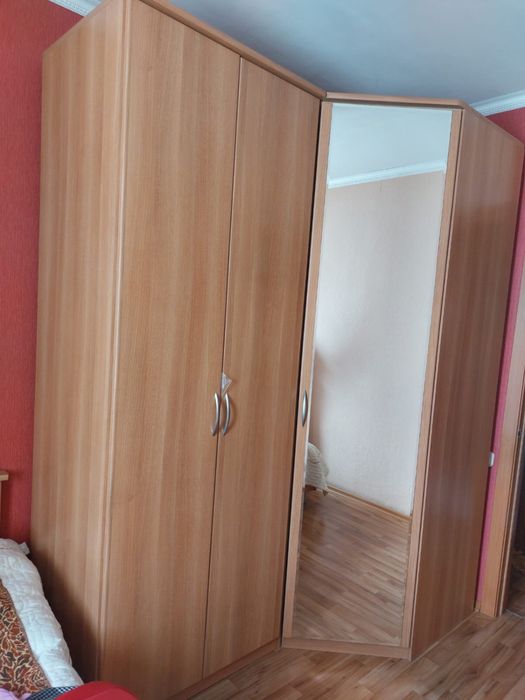 Плательный шкаф светлый