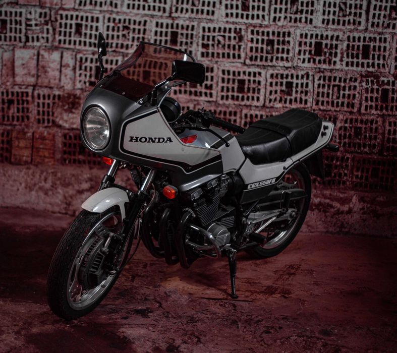 Vând sau schimb Honda Cbx 550 f2