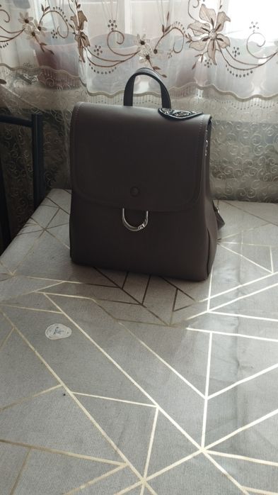 Рюкзак в отличном состоянии серый