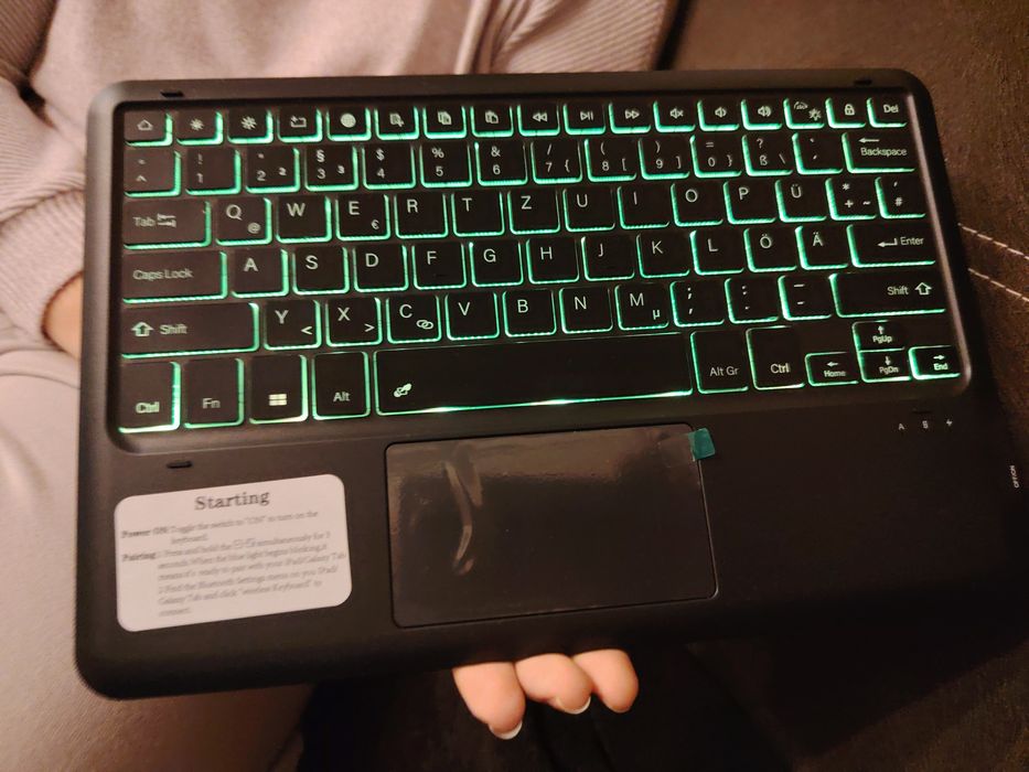 Husa cu tastatura iluminata pentru tableta Lenovo Idea Tab Pro 12.7"