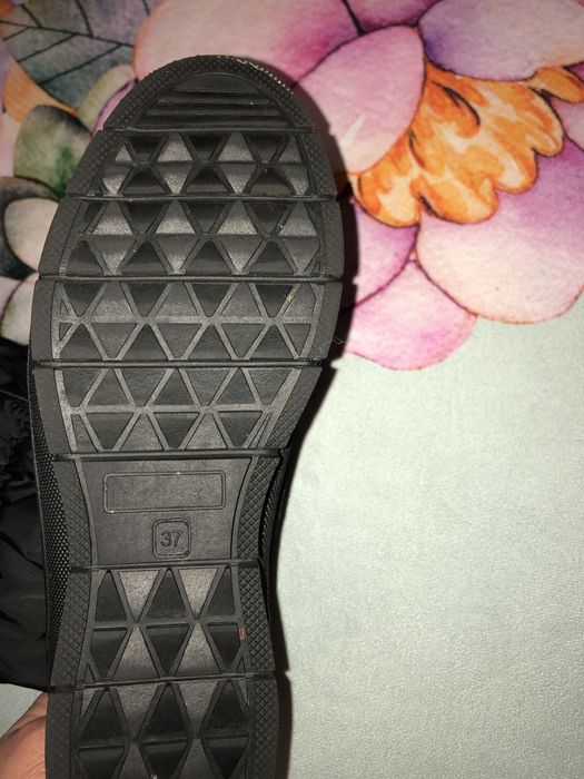 Зимние очень теплые сапоги дутики.