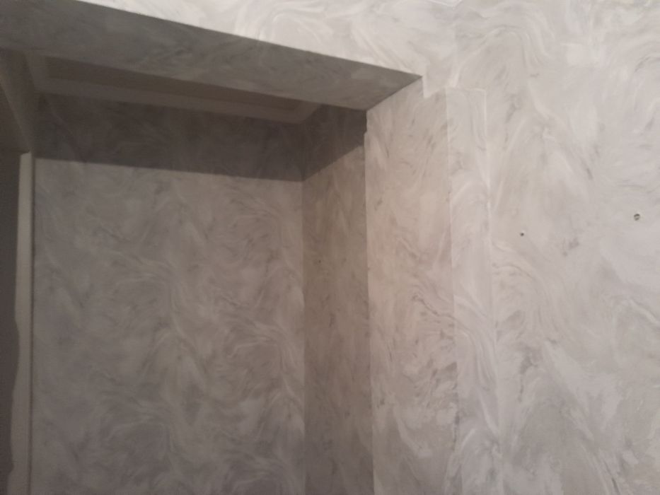 Поклейка обоев ,вытягивания стен