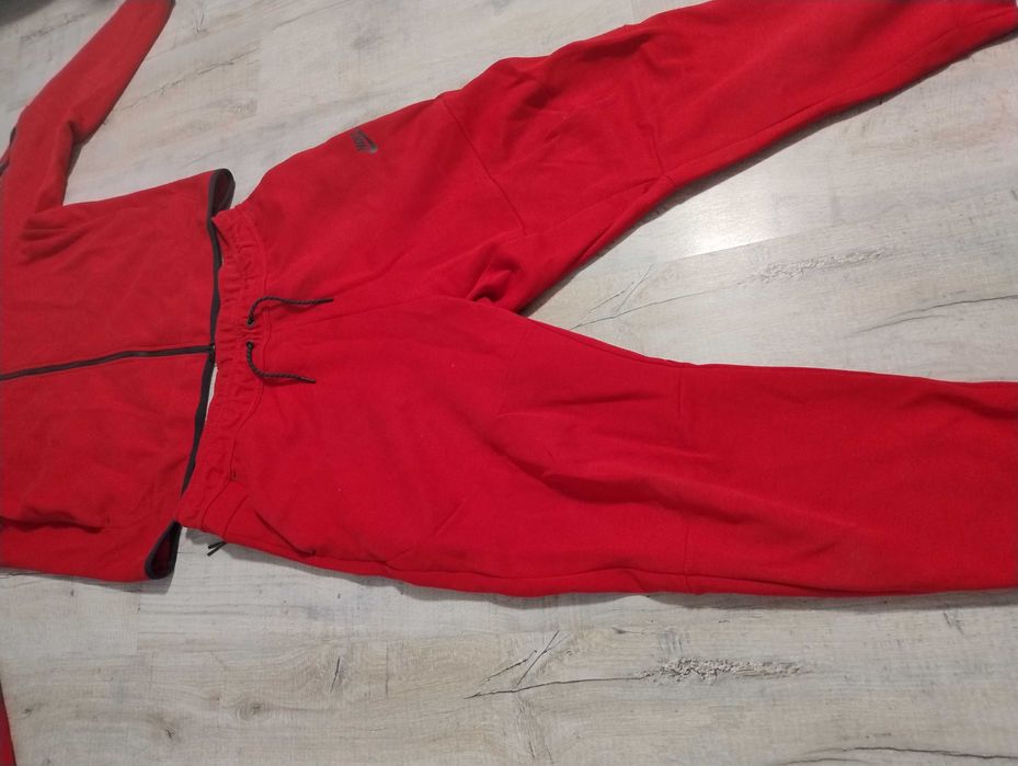 Nike tech fleece roșu