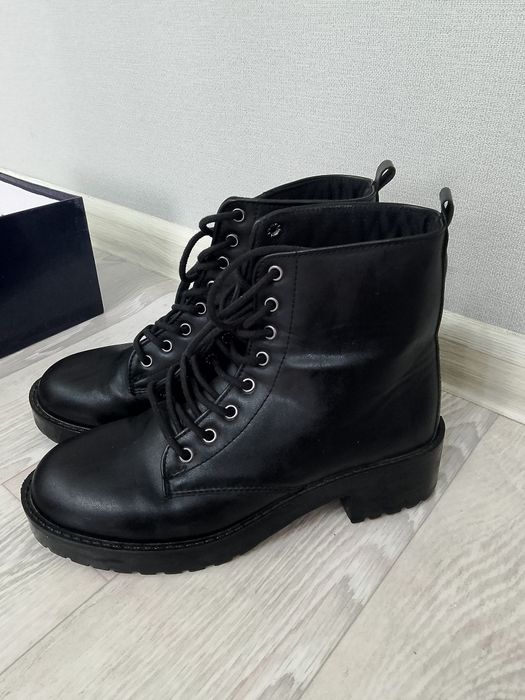 Продам демисезон ботинку