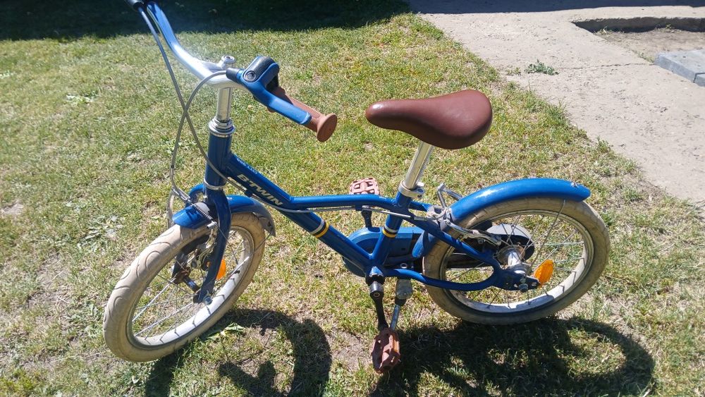 Bicicleta copii 3-6 ani. Stare excelenta.Detin si roti ajutatoare.
