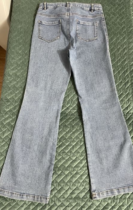 Продам джинсы и шорты на девочку