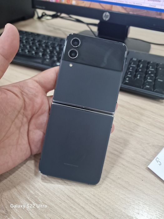 Samsung Z flip4 5G 
Xotirasi 8/256GB
Protsesor Snapdragon8GEN1 
Xolati