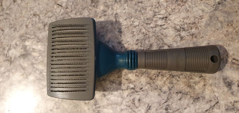 Perie animale caini/pisici, autocuratare cu buton, noua sigilata