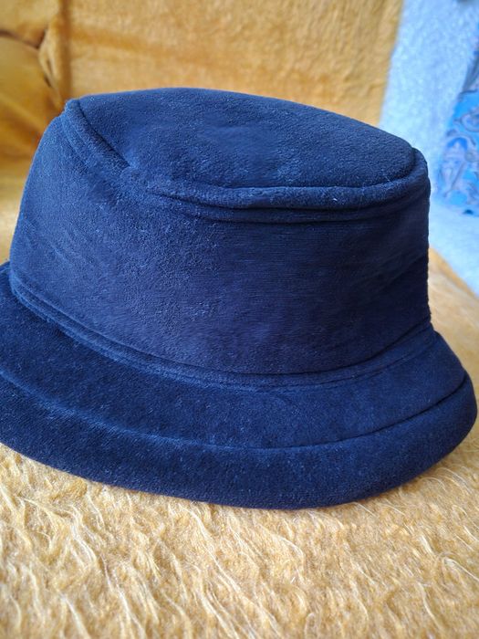 ШАПКИ И козирки- 7 броя