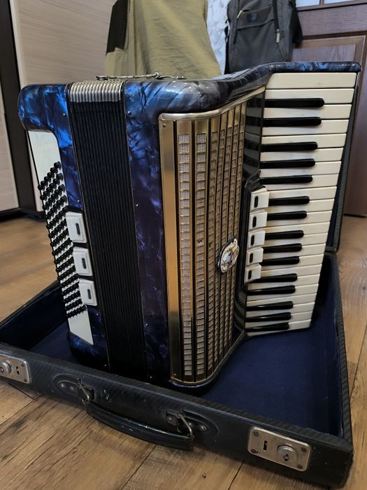 Продаю аккордеон Weltmeister