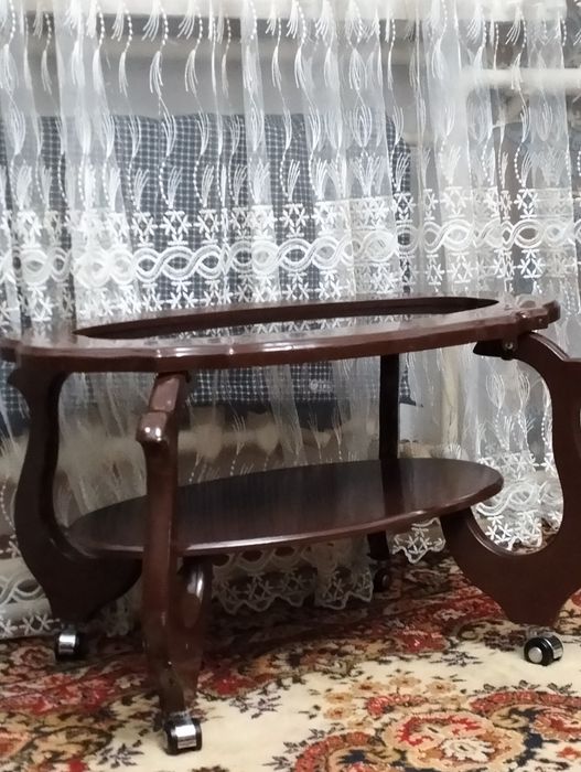 Продам журнальный столик очень красивый