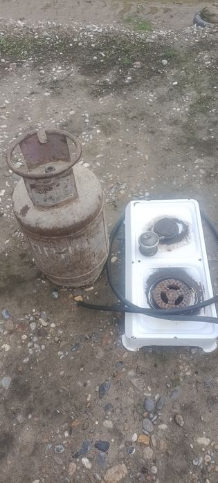 Газ баллон, плита, редуктор сатылады.