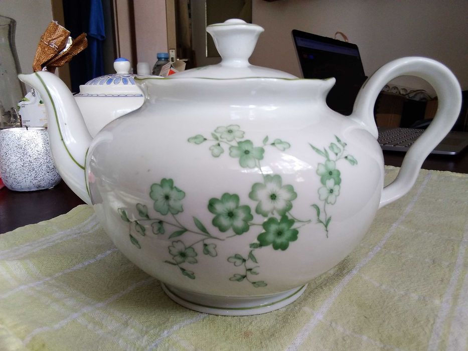 Старинен порцелан, кристал, чаши, кана