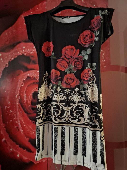 Рокля рози и стил