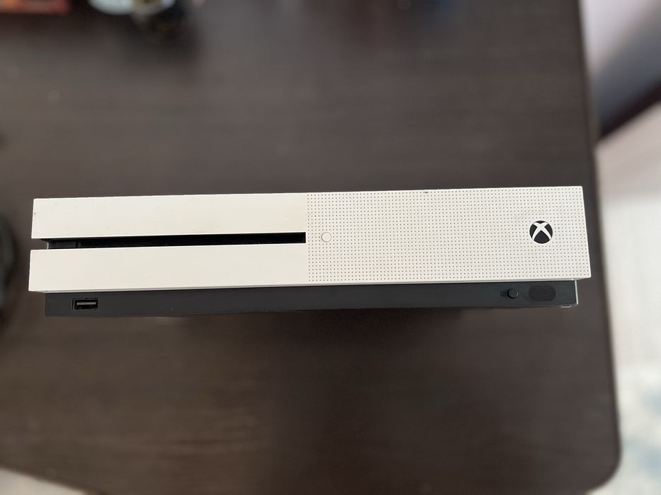 Xbox one S alb în stare perfecta de functionare