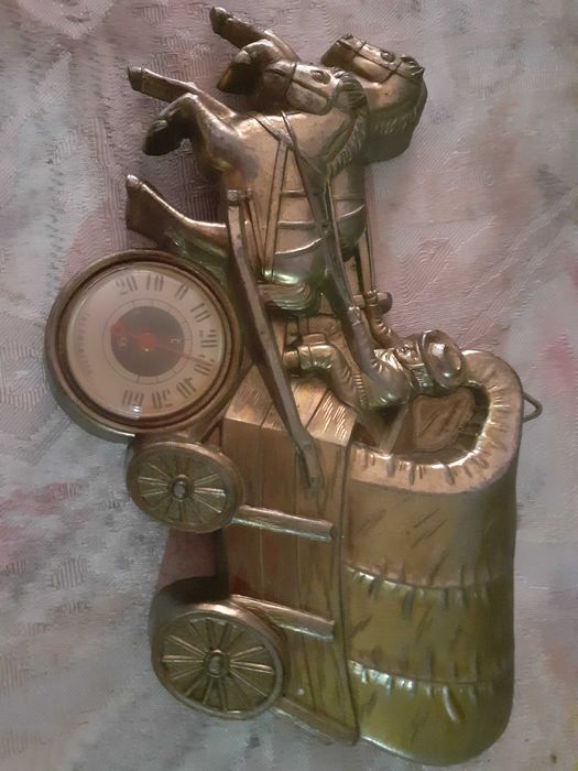 Cuier vechi din bronz