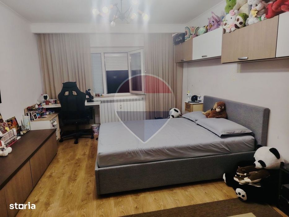 Apartament cu 3 camere de vânzare în zona Dragos Voda