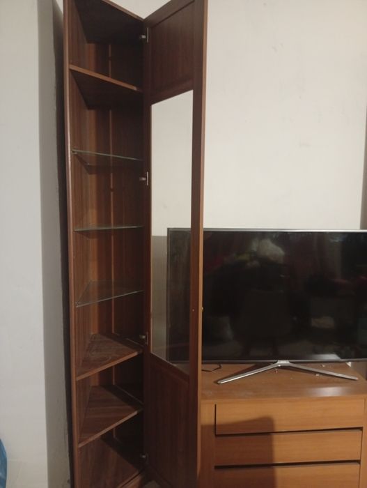 Шкафы угловые - витрины