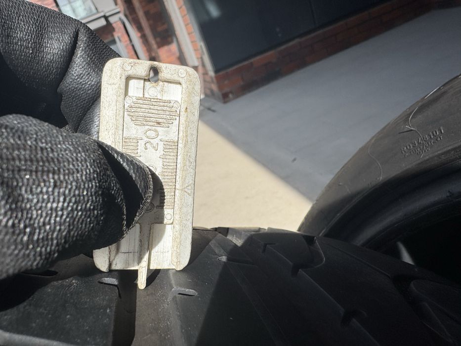 Пирели 255/40/19 дот 20 6мм