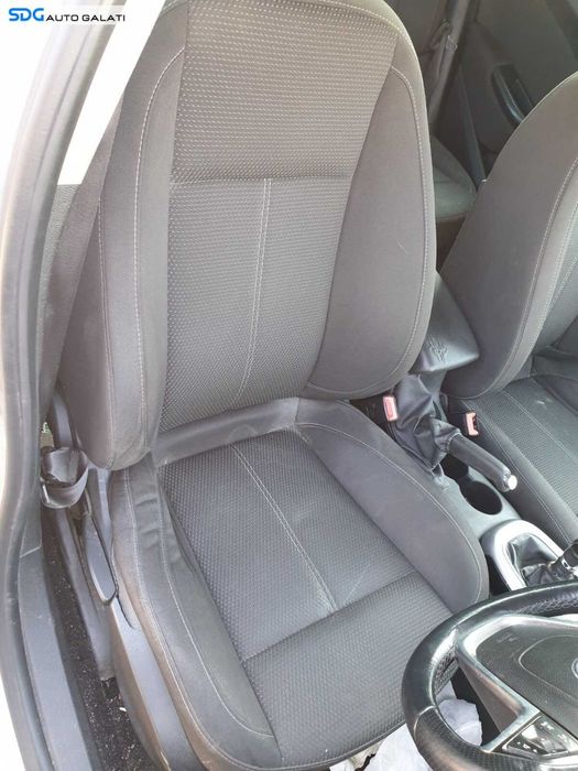 Scaun Dreapta Fata Pasager Textil Fara Incalzire Opel Astra J 2009 - 2015 [C3200]