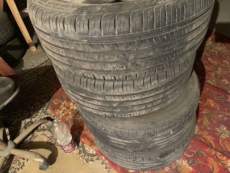 Продам резину 235/55/R17 103V XL