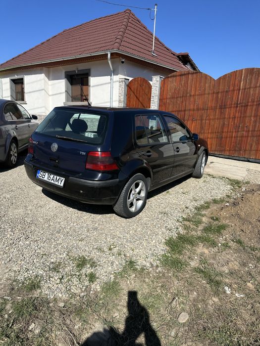 Golf 4 , motor 1,9 , 6 trepte masina proprie actele la zi