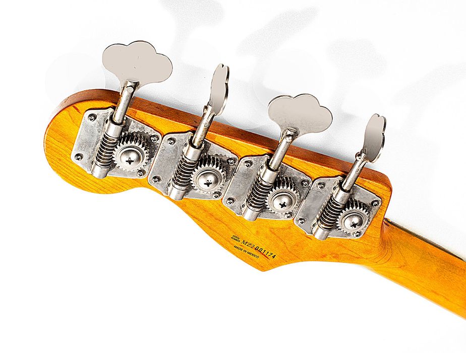 Fender Jazz Bass – Made in Mexico (2002) – + калъф и стойка