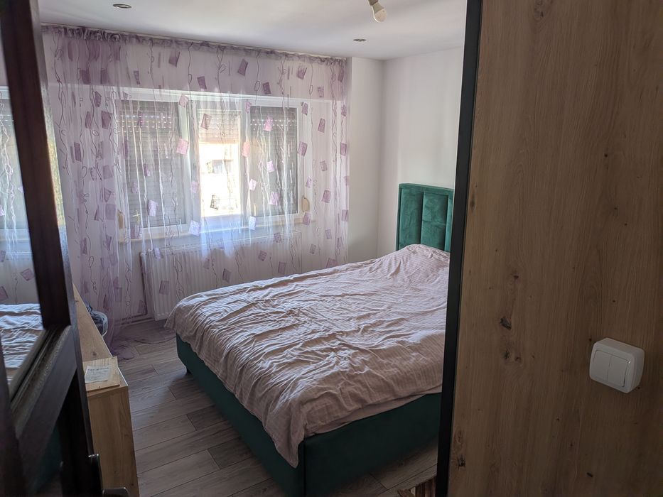 Închiriez apartament