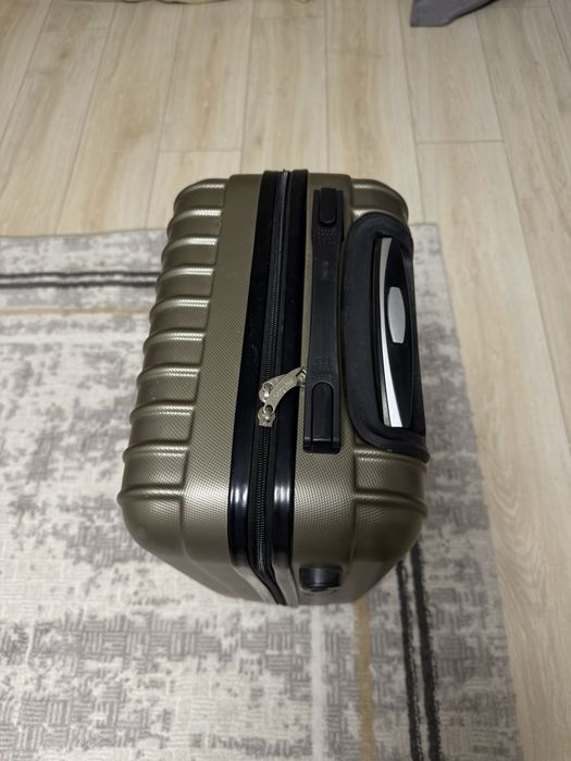 Чемодан для ручной клади