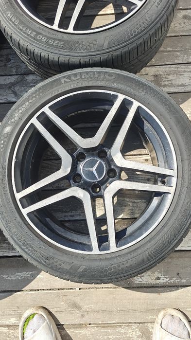 Продам резину с дисками  225/50R17