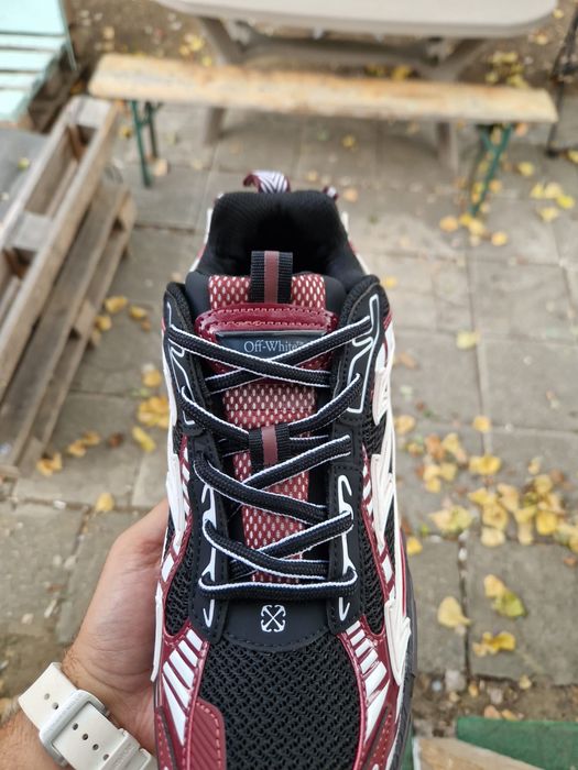 Off white Be right back am doar 44