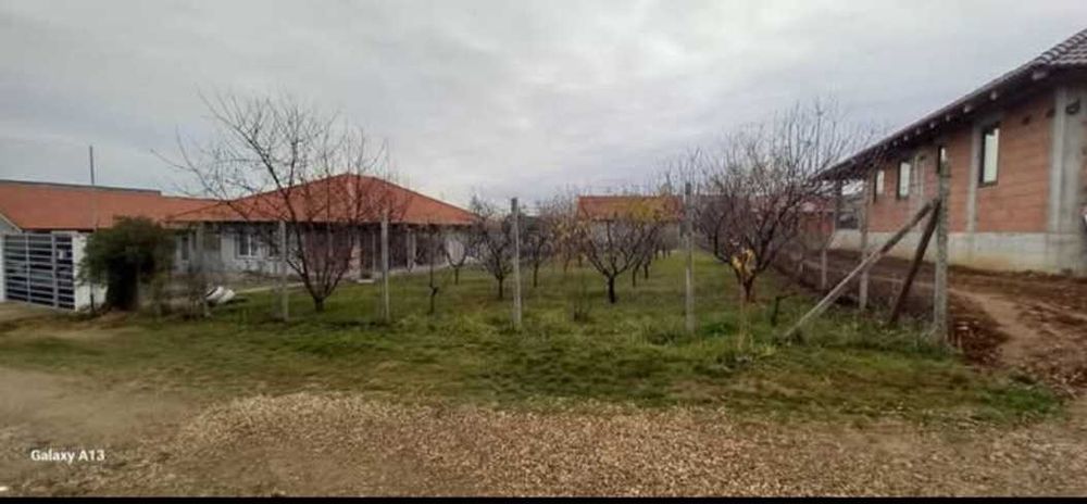 Vând parcelă intravilan