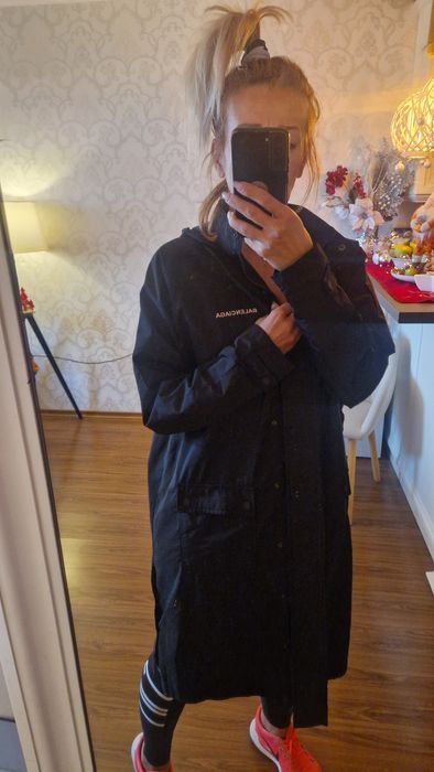 Яке BALENCIAGA.  L  размер